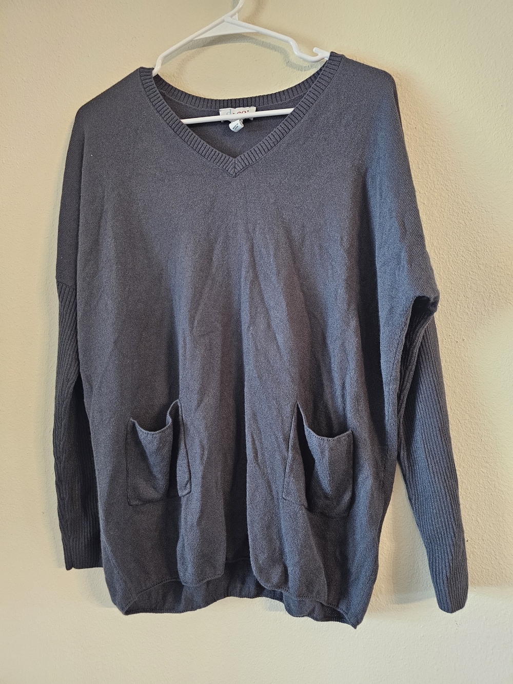 Denim&Co Charcoal Gray V-Neck Pocket Sweater